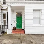 Notting Hill Charm Apartment