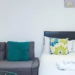 Heads On Bed - Docklands Canary Wharf Excel