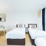 Heads On Bed - Docklands Canary Wharf Excel