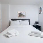 Wandsworth Deluxe Two-Bedroom Apartment