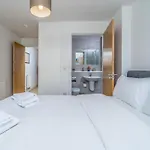 Wandsworth Deluxe Two-Bedroom Apartment