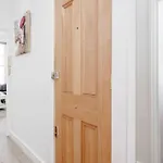 Bright 1-Bedroom Apt In Chelsea
