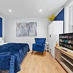 Kensington Station Proximity 2-Bedroom Apartment, Walk To Station In 2 Minutes