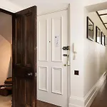 A Chelsea Retreat - 2 Bedroom With Garden And Parking