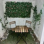 Kensington Room With Private Garden & Bathroom