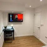 Kensington Room With Private Garden & Bathroom