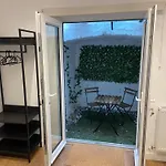 Kensington Room With Private Garden & Bathroom