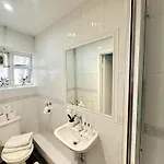 Three Bedroom Apartment Near Mayfair