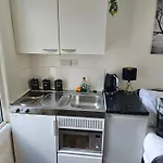 Tiny Studio, 30 Min To St. Pancras, North London