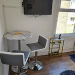 Tiny Studio, 30 Min To St. Pancras, North London