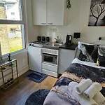 Tiny Studio, 30 Min To St. Pancras, North London