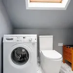 Immaculate 4-Bed House In London