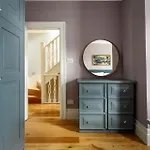 Immaculate 4-Bed House In London