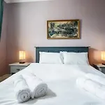 Immaculate 4-Bed House In London