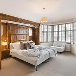 13-Bed London Gem, Opposite Tube Station Less Than 1 Min Walk