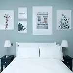 Oak Tree Lodge