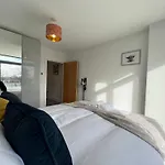 C1, Luxury 2 Bedroom Flat In Wembley