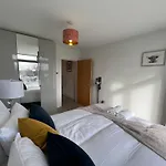 C1, Luxury 2 Bedroom Flat In Wembley