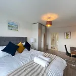 C1, Luxury 2 Bedroom Flat In Wembley