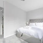 Newly Renovated 3Bd Home Islington!