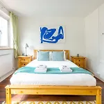 Renovated 2-Storey 2Br Wgarden Near Angel St