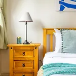 Renovated 2-Storey 2Br Wgarden Near Angel St