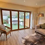 Peaceful Garden Apartment On Roman Road
