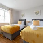Lovely 2 Bedroom Condo With River & City View