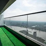 Luxury Balcony Apartment, Canary Wharf