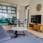 Luxury Balcony Apartment, Canary Wharf