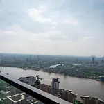 Luxury Balcony Apartment, Canary Wharf
