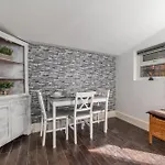 Stylish Apartment By London Eye With A Small Garden