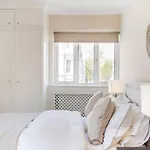 South Kensington Luxury 2 Bedroom Apartment