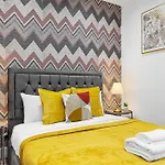 Stylish One Bedroom Flat - Sleeps 5 - Near Heathrow - London Ub3