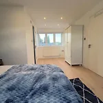 2-Bed, 2-Bathroom Split Level Flat In Hackney With 2 Balconies