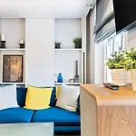 Design 1 Bed apt w/Terrace sleeps 3 in Camden