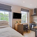 Design 1 Bed apt w/Terrace sleeps 3 in Camden