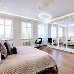 Welcome London - Trafalgar Townhouse