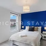 Large Home For Contractors & Families - Garden & Amenities
