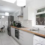 Large Home For Contractors & Families - Garden & Amenities