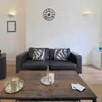 2 Bed Flat In Heart Of Kilburn With Full Kitchen London