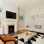 The West Kensington Hideout - Cozy 2Bdr Flat With Garden
