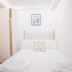 One Bedroom At Chelsea Cloister Hotel