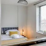 The Quarters - Pioneer Apartment