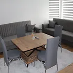 2 Bedroom Entire Flat 2 Minutes From Underground