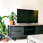 Modern New 2 Bedroom Flat