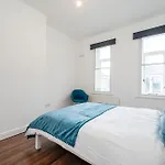 Beautiful Flat Near The Center 11 Min By Tube