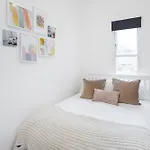 Beautiful Flat Near The Center 11 Min By Tube