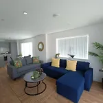 Snuggle Inn - Riverside Apartments - Views Over Looking London River Thames, Close To O2 Arena, London Excel, London City Airport, Thames Clipper- River Boat Service, Woolwich Ferry, Onsite Parking, Twin Room Option Available