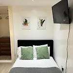 Cozy En-Suite Near Stratford